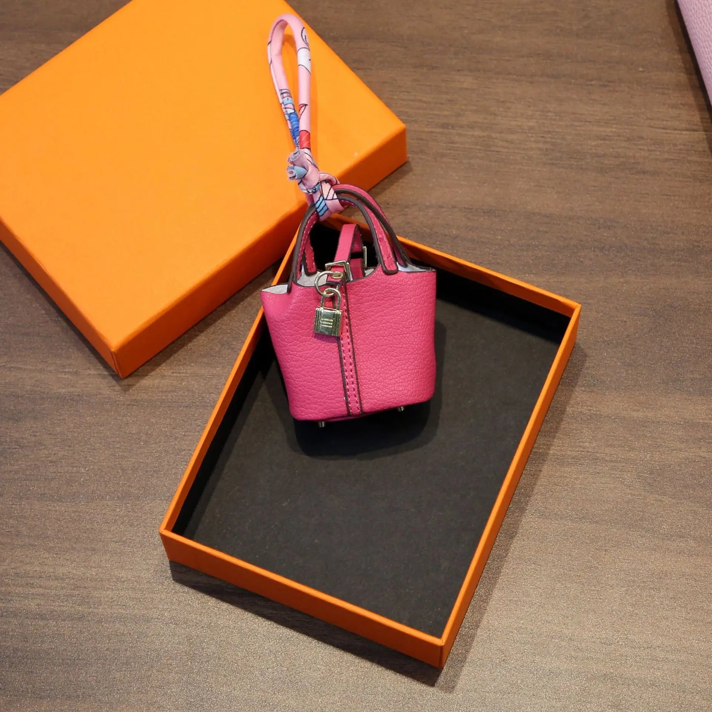 17Cm Labubu Fashion Handbag Color Chain Crossbody Bag Diamond Shining Gorgeous Bag Fashion Sunglasses