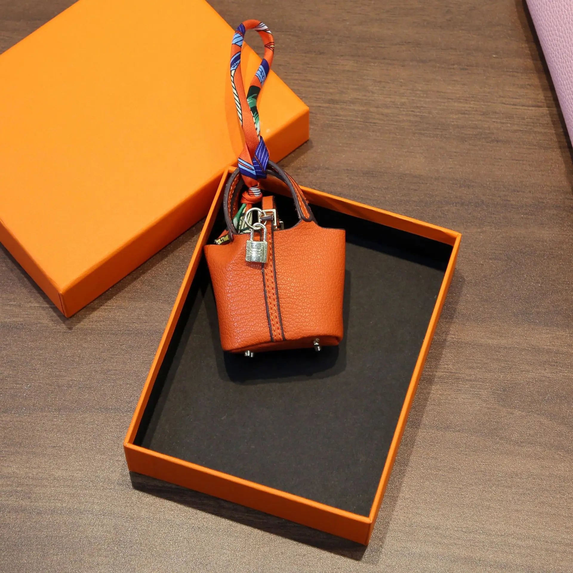 17Cm Labubu Fashion Handbag Color Chain Crossbody Bag Diamond Shining Gorgeous Bag Fashion Sunglasses