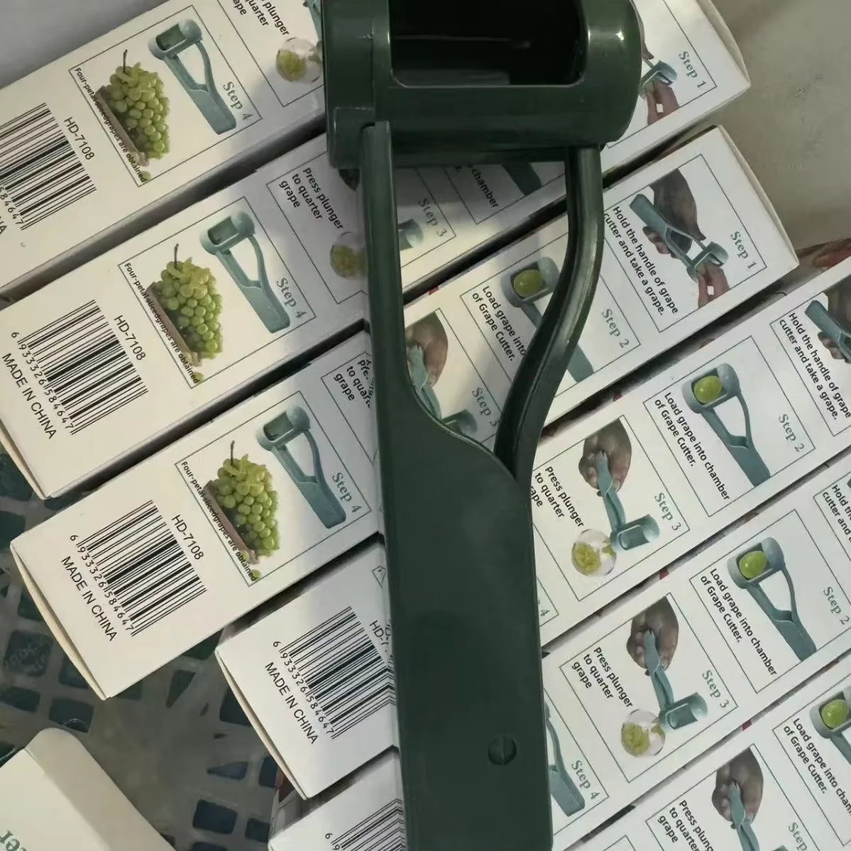 Tomato Slicer Cutter Grape Tools Cherry Fruit Salad Splitter Artifact for Toddlers Kitchen Accessories for Baby Fruit Cut Gadget