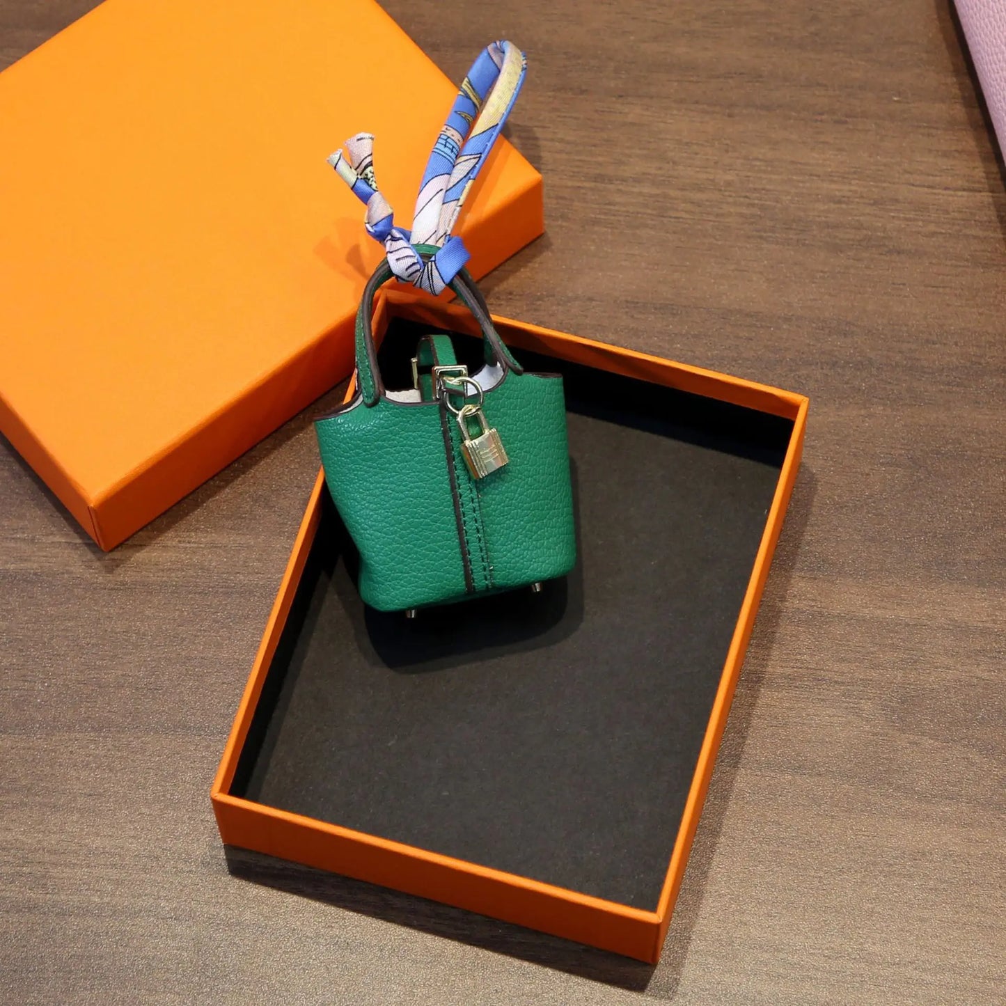 17Cm Labubu Fashion Handbag Color Chain Crossbody Bag Diamond Shining Gorgeous Bag Fashion Sunglasses